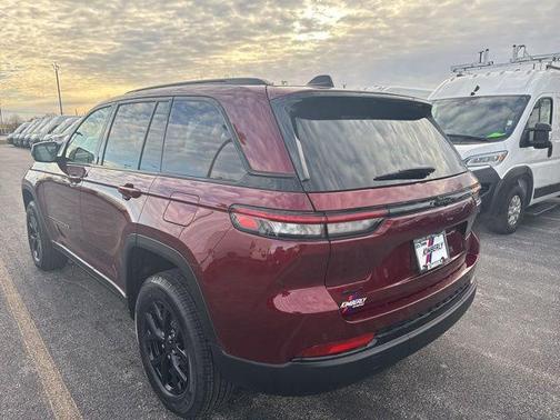 Velvet Red Pearlcoat 2025 Jeep Grand Cherokee Laredo