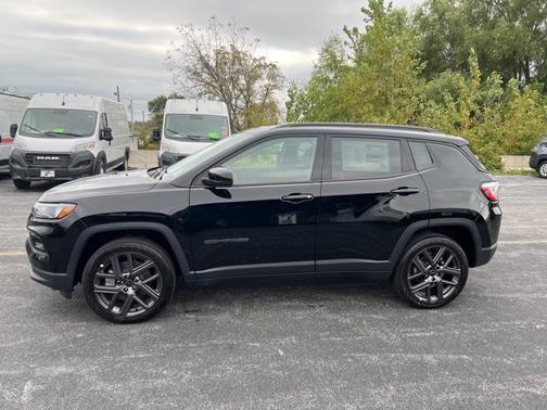 Diamond Black Crystal Pearlcoat 2026 Jeep Compass Limited