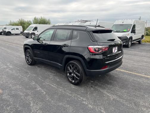Diamond Black Crystal Pearlcoat 2026 Jeep Compass Limited