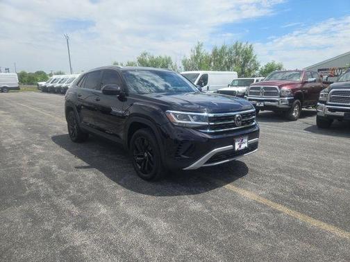 Deep Black Pearl Effect 2023 Volkswagen Atlas Cross Sport 2.0T SE w/Technology