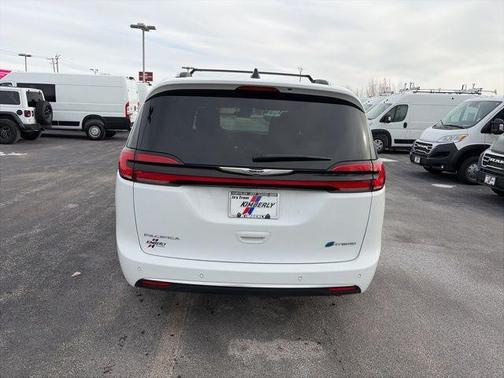 2024 Chrysler Pacifica Hybrid Pinnacle