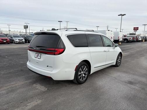 2024 Chrysler Pacifica Hybrid Pinnacle