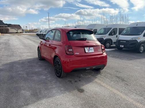 2024 FIAT 500e Base