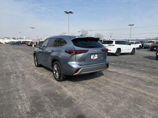 Moon Dust 2020 Toyota Highlander Platinum