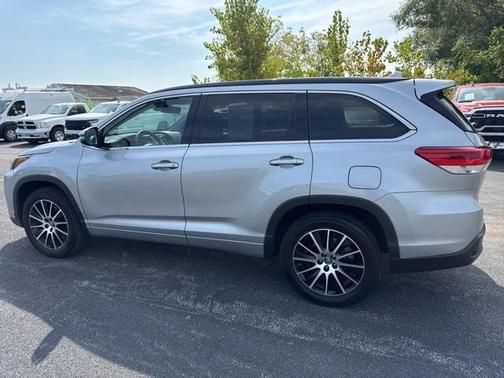 2017 Toyota Highlander SE