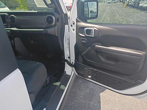 Bright White Clearcoat 2021 Jeep Wrangler Sport