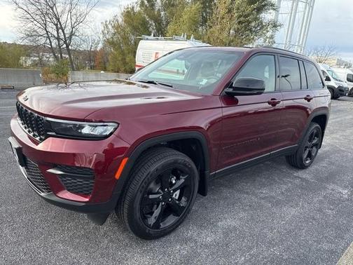 2025 Jeep Grand Cherokee Laredo