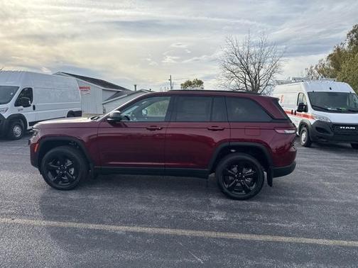 2025 Jeep Grand Cherokee Laredo
