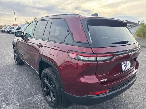 2025 Jeep Grand Cherokee Laredo