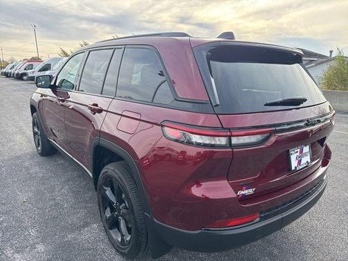 Velvet Red Pearlcoat 2025 Jeep Grand Cherokee Laredo