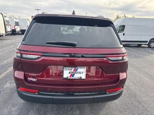 2025 Jeep Grand Cherokee Laredo