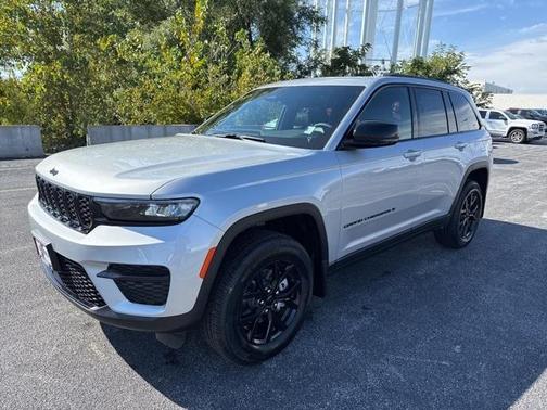 2025 Jeep Grand Cherokee Laredo