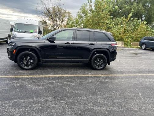 2025 Jeep Grand Cherokee Laredo