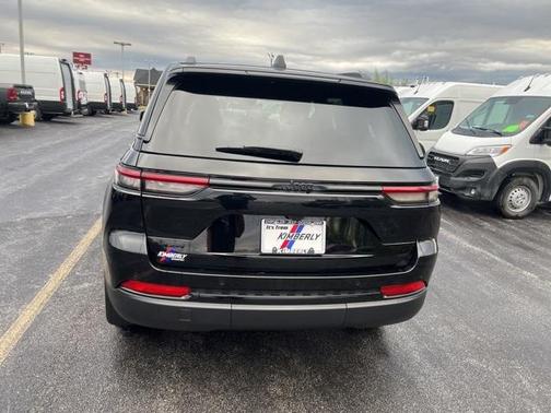 2025 Jeep Grand Cherokee Laredo