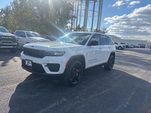 2025 Jeep Grand Cherokee Laredo