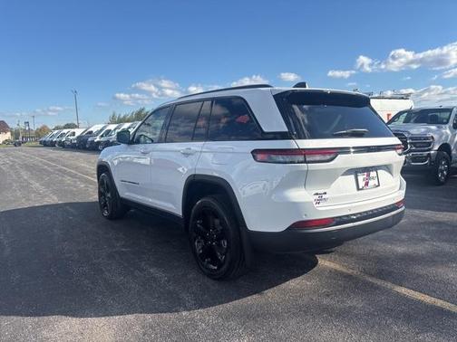 2025 Jeep Grand Cherokee Laredo