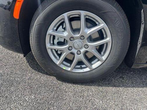 PXJ 2027 Chrysler Pacifica SELECT