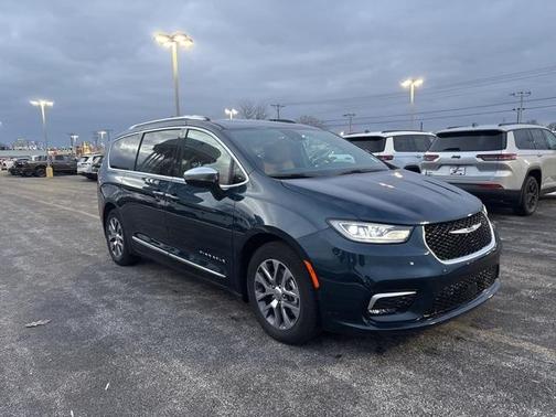 2025 Chrysler Pacifica Hybrid Pinnacle