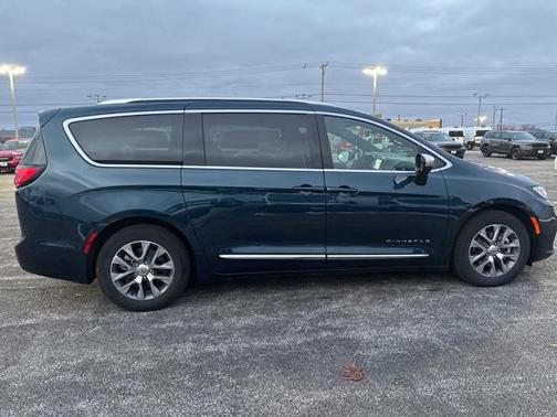 2025 Chrysler Pacifica Hybrid Pinnacle