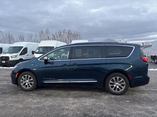 2025 Chrysler Pacifica Hybrid Pinnacle