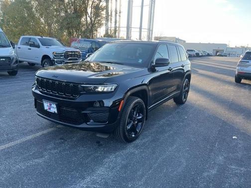 2025 Jeep Grand Cherokee Laredo
