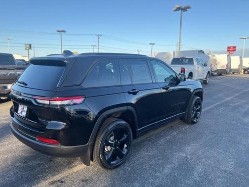 2025 Jeep Grand Cherokee Laredo