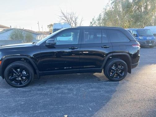 2025 Jeep Grand Cherokee Laredo