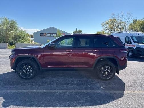 2025 Jeep Grand Cherokee Laredo