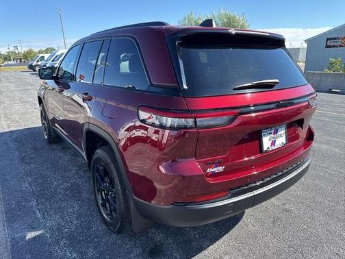 2025 Jeep Grand Cherokee Laredo