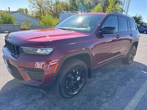 2025 Jeep Grand Cherokee Laredo