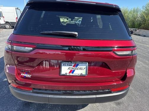 2025 Jeep Grand Cherokee Laredo