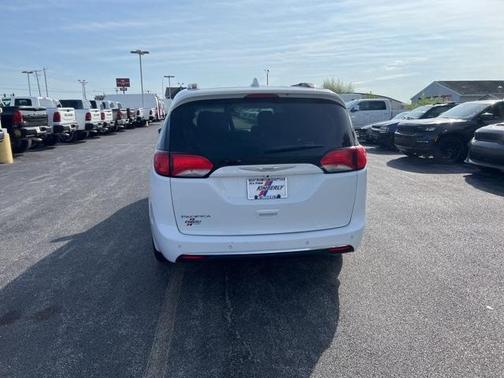 2017 Chrysler Pacifica Touring-L Plus