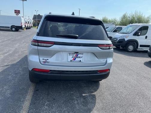 2025 Jeep Grand Cherokee Laredo