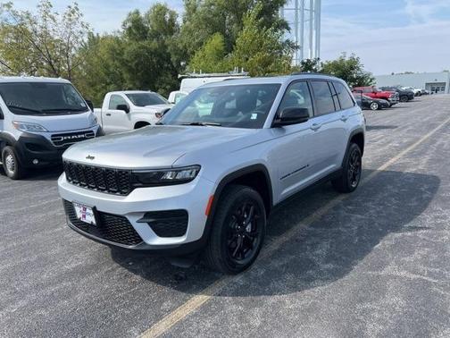 2025 Jeep Grand Cherokee Laredo