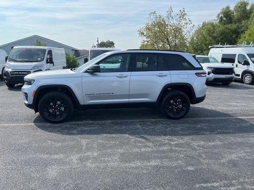 2025 Jeep Grand Cherokee Laredo