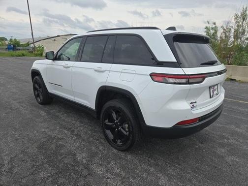 2024 Jeep Grand Cherokee Laredo
