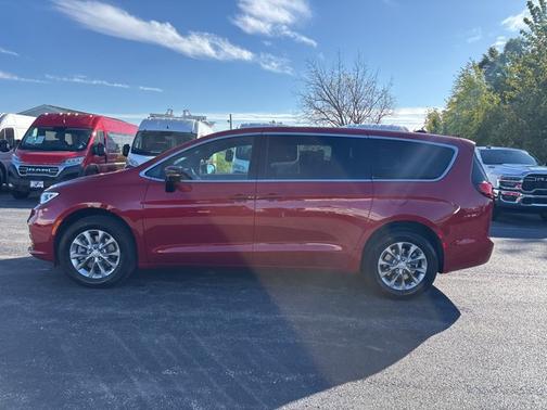 Red Hot Pearlcoat 2026 Chrysler Pacifica Select AWD