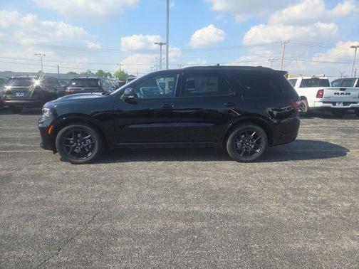DB Black Crystal Clearcoat 2026 Dodge Durango GT Plus HEMI V8