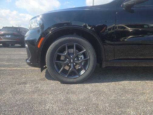 DB Black Crystal Clearcoat 2026 Dodge Durango GT Plus HEMI V8