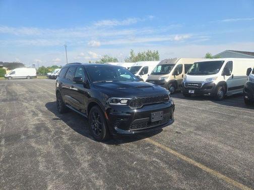 DB Black Crystal Clearcoat 2026 Dodge Durango GT Plus HEMI V8