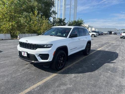 2025 Jeep Grand Cherokee Laredo