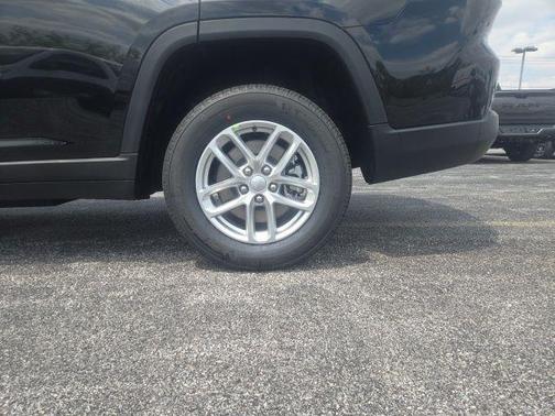 Diamond Black 2026 Jeep Grand Cherokee L Laredo