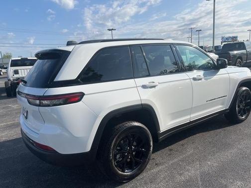 2025 Jeep Grand Cherokee Laredo