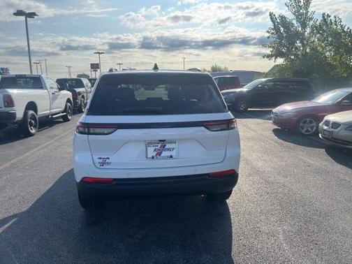 2025 Jeep Grand Cherokee Laredo