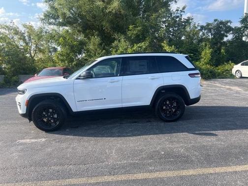 2025 Jeep Grand Cherokee Laredo