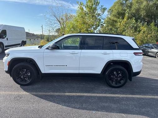 2025 Jeep Grand Cherokee Laredo