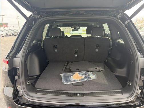 Diamond Black 2026 Jeep Grand Cherokee Laredo