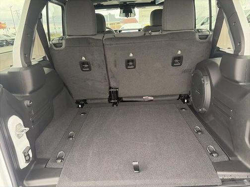 Bright White Clearcoat 2026 Jeep Wrangler Rubicon