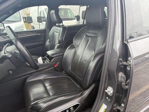 Metallic 2022 Jeep Grand Cherokee L Overland