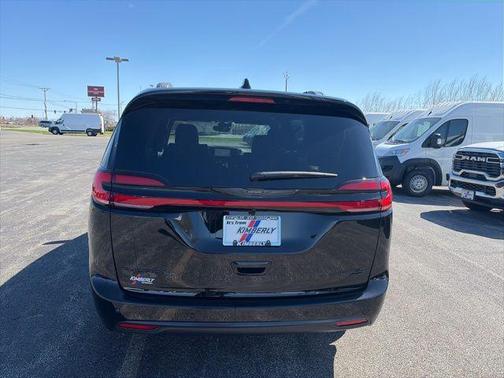 Diamond Black 2026 Chrysler Pacifica Limited